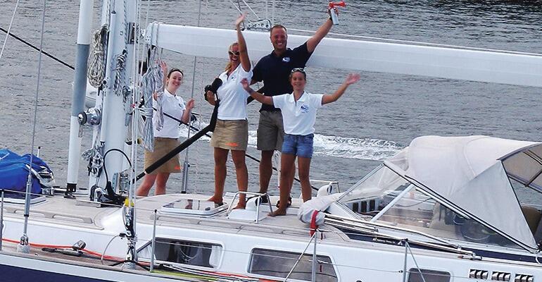 Auf Wiedersehen in Saint Lucia. Die 19 Meter lange Lady Bizoe des niederländischen Skippers Max Anckaert und seiner Familie startete in der ARC+ Flotte. Sie legen vor der Atlantiküberquerung noch einen Zwischenstop auf der Insel São Vicente (Kap Verde) ein. Foto: wwc / Anna Maffeo