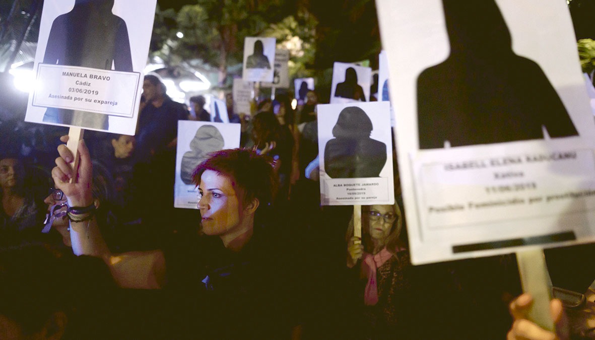 Am Internationalen Tag zur Bekämpfung von Gewalt gegen Frauen, am 25. November letzten Jahres, demonstrierten spanienweit viele Menschen gegen die häusliche Gewalt, die im vergangenen Jahr 55 Frauen und 3 Kinder das Leben kostete. Foto: EFE