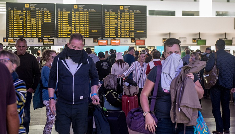 Reisende am Flughafen von Lanzarote am 20. März. Foto: EFE