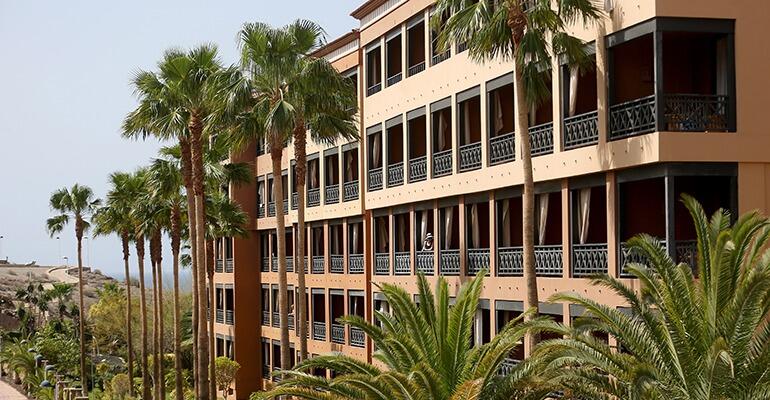 Die sanitären Schutzmaßnahmen bzw. die Quarantäne für das Hotel H10 Costa Adeje auf Teneriffa wurden am 10. März aufgehoben und alle Gäste, die es wollten, konnten das Hotel verlassen. Foto: EFE