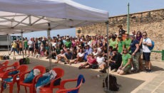 Gruppenbild der 135 Helfer, die dem Aufruf der Initiative “Limpia Cofete” in diesem Jahr gefolgt sind. Fotos: Limpia Cofete