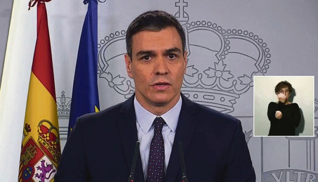 Spaniens Präsident Pedro Sánchez sprach am Samstagabend im Fernsehen von „drastischen Maßnahmen, die große wirtschaftliche Folgen haben werden“. Foto: EFE