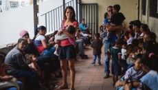 In Venezuela sind viele Bürger auf humanitäre Hilfe angewiesen. Laut UNO sind es mittlerweile mehr als sieben Millionen Menschen. Viele Kinder sind von Unterernährung bedroht. Immer mehr Venezolaner beantragen in Spanien Asyl. Foto: EFE