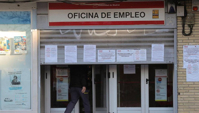 Ein Arbeitsamt in Madrid: Hinter verschlossenen Türen wird auf Hochtouren gearbeitet. Foto: EFE