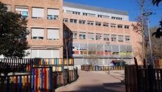Eine Grundschule in Madrid: Die Schulgebäude und Pausenhöfe sind seit Wochen im Dornröschenschlaf. Noch ist unklar, wie die Schulleistungen dieses Jahres zu bewerten sein werden. Foto: EFE