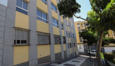 In diesem Häuserblock in der Calle Naval in Las Palmas befindet sich die Wohnung des Opfers. Foto: EFE
