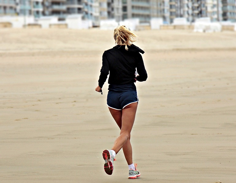 Nach ersten Lockerungen der Ausgangssperre wird man voraussichtlich – zunächst allein – wieder joggen gehen können. Foto: Pixabay