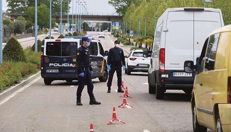 Polizeikontrolle am 30. April in Salamanca im Vorfeld des langen Wochenendes Foto: EFE