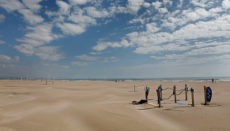 Ein leerer Strand in Valencia – die spanischen Urlaubsgebiete trifft die Coronavirus-Krise bisher am härtesten. Foto: EFE