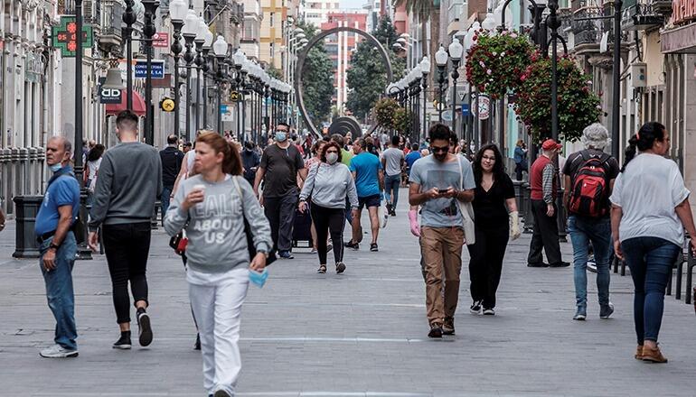 In der Fußgängerzone von Triana herrschte am 11. Mai großer Andrang. Foto: EFE