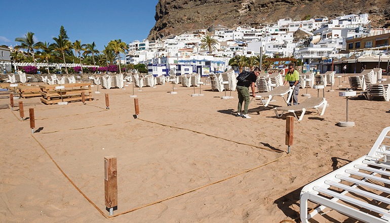 Parzellierungen am Strand von Mogán sollen eine sichere Nutzung zu ermöglichen. Foto: EFE