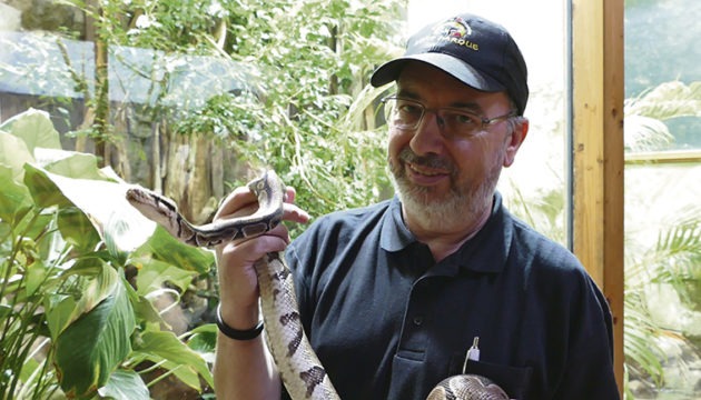 Wolfgang Rades setzt sich als Artenschutzbeauftragter des Loro Parque aus Überzeugung für die Zootierhaltung ein.