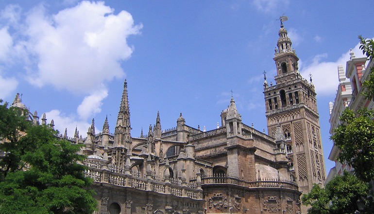 La Giralda in Sevilla: Während der Ausgangssperre entgingen der Kirche die Einnahmen aus Eintrittsgeldern und Kollekte. Foto: WB