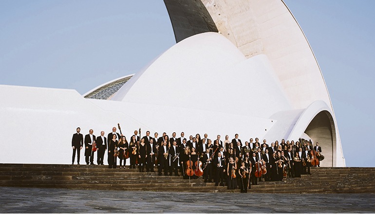 Die Musiker des Orquesta Sinfónica de Tenerife vor dem Auditorio Foto: ost