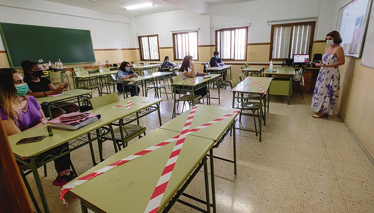 An einigen Schulen werden Schüler der Sekundarstufe, die besondere Unterstützung benötigen, schon seit Anfang Juni wieder in kleinen Gruppen unterrichtet. Foto: efe