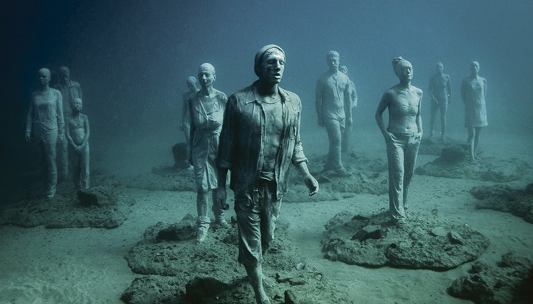 In Jason deCaires Taylors Unterwasser-Museum vor Lanzarote stehen Hunderte Figuren am Meeresgrund, die größtenteils Einheimische abbilden. Foto: Cabildo de Lanuarote