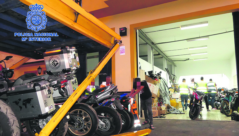 Die Diebesbande zerlegte die gestohlenen Motorräder und verkaufte die Teile über das Internet. Foto: EFE
