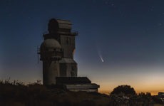 Der Komet NEOWISE wird bei seinem Vorbeiflug an der Erde von den Kanarischen Inseln aus gut zu sehen sein. Foto: M. Serra-Ricart & M. Mallorquín / IAC