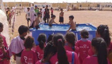 Auch wenn die Kinder in diesem Sommer der Wüstenhitze nicht entfliehen konnten, sorgten die Aktivitäten des Programms „Vacaciones en Paz“ doch für Abwechslung. Fotos: ACAPS