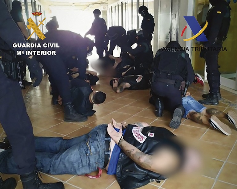 Beamte der Guardia Civil bei der Festnahme der Hells Angels auf Teneriffa Foto: Ministerio der Interior