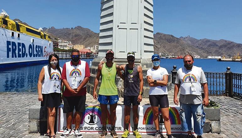 Javier und Fernando nach ihrer Ankunft am „Farola del Mar“ im Hafen von Santa Cruz de Tenerife Foto: Ayto SC de TF