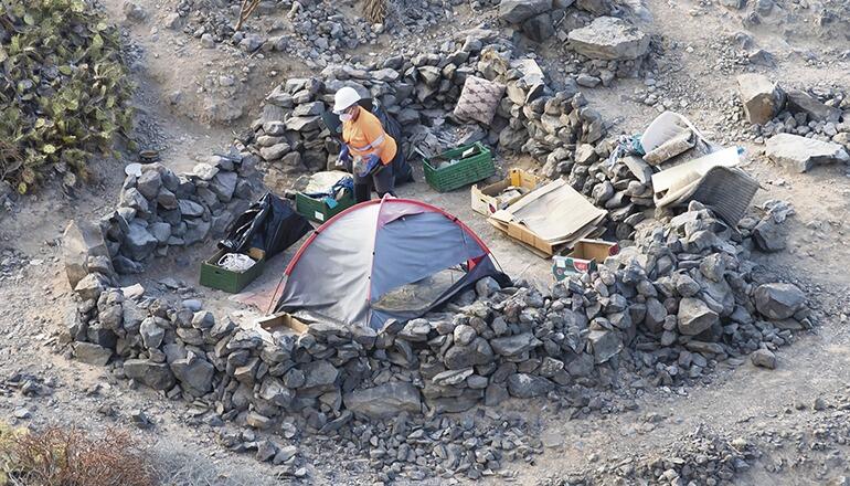 Über 100 Hütten und Zelte wurden entfernt, hinzu kam tonnenweise Abfall und Sperrmüll, den die wilden Camper hinterlassen hatten. Auch einige natürliche Höhlen mussten von Farbe befreit werden. Foto:s: Cabildo de tenerife
