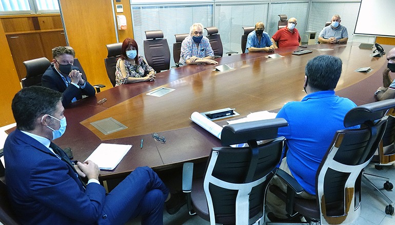 Vertreter der Stadt und der Interessengemeinschaft des Flohmarkts bei einem Treffen zur Besprechung zukünftiger Maßnahmen. Foto: AYTOSCT
