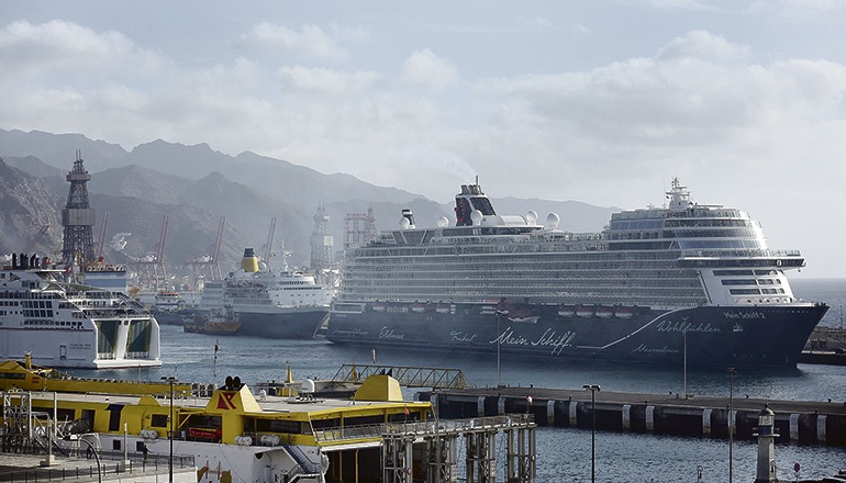Die „Mein Schiff 2“ soll von November bis März achtzehn einwöchige Kreuzfahrten zwischen den Inseln machen. Foto: EFE