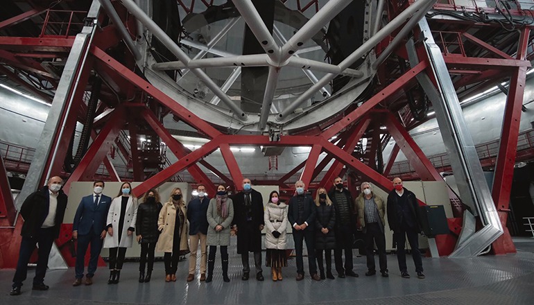 Die Tourismusministerin mit Teilnehmern der Konferenz im Observatorium auf dem Roque de los Muchachos Foto: CABLP