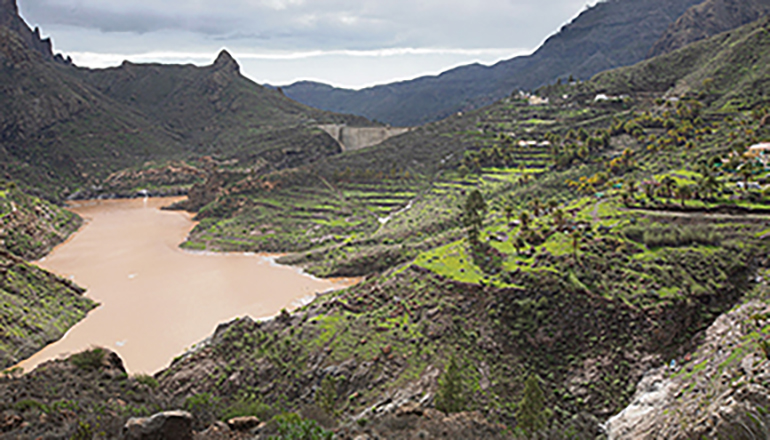 Der Stausee Soria auf Gran Canaria, der größte der Insel, nach den ergiebigen Niederschlägen Anfang Januar. Foto: EFE