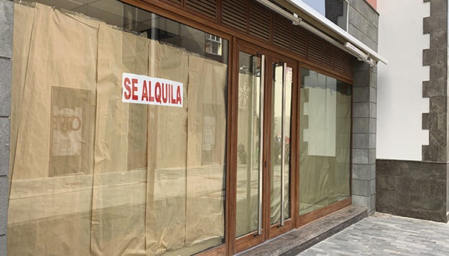 Die Zahl der Ladenlokale, die geräumt werden und ein Schild mit der Aufschrift „Zu Vermieten“ ins Schaufenster hängen, steigt scheinbar unaufhaltsam. Foto: WB