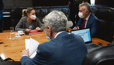 Noemí Santana mit Kanarenpräsident Torres in der Sitzung des kanaischen Regierungsrates vom 14. Januar Foto EFE