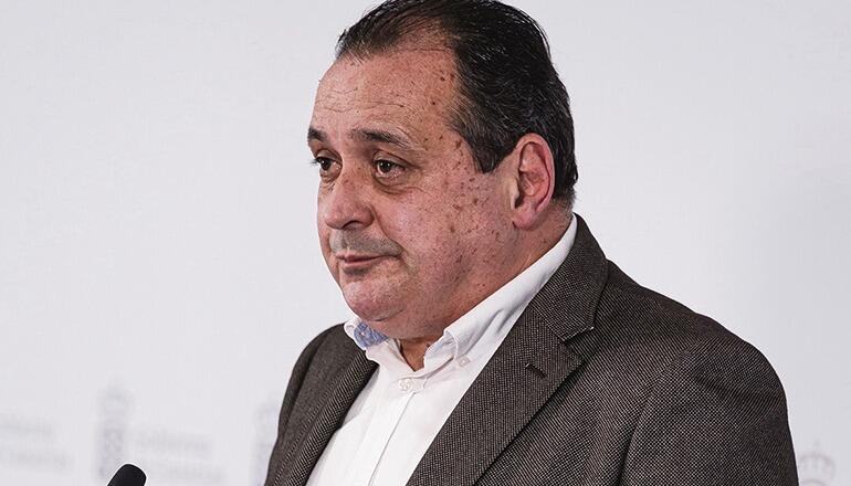 Der kanarische Gesundheitsminister Blas Trujillo gab die neuen inselspezifischen Beschränkungen bekannt. Foto: efe