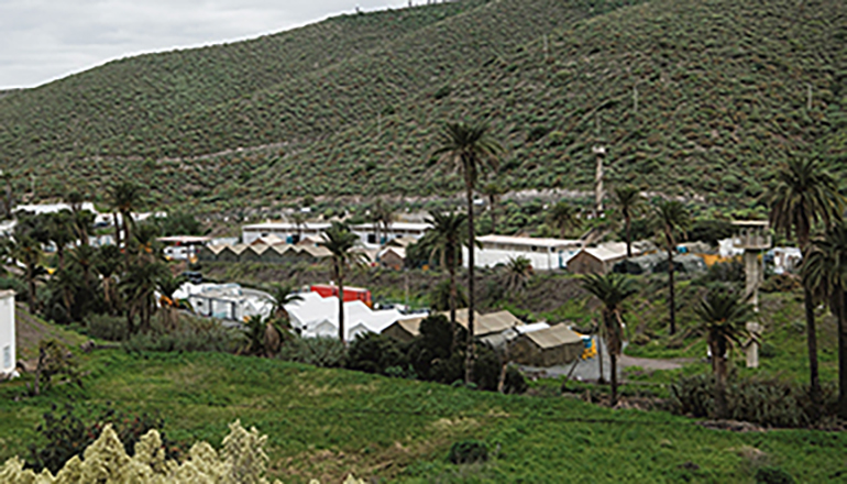 Nach dem starken Regen, den der Wintersturm „Filomena“ Anfang Januar auf die Inseln brachte, wird befürchtet, dass die Zustände in den Zelten, die auf dem ehemaligen Militärgelände auf der nackten Erde aufgebaut wurden, katastrophal sind. Foto: efe