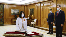 Zuvor hatte die neue Gesundheitsministerin im Beisein des spanischen Königs und des Präsidenten den Amtseid abgelegt. Fotos: efe