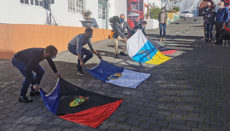 Feierliche Enthüllung der Tafeln mit den Namen der Gewinnerinnen und Gewinner des Ultramarathons Transvulcania Foto: Ayuntamiento Fuencaliente