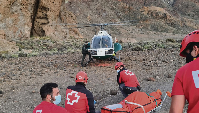 Guardia Civil und Rotes Kreuz bei dem Rettungseinsatz. Fotos: noticia / moisés perez