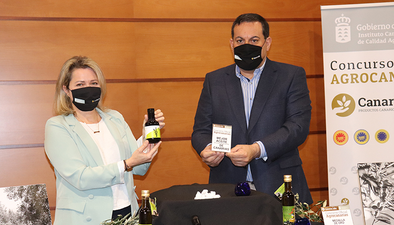 Die kanarische Landwirtschaftsministerin Alicia Vanoostende gab die Gewinner des Regionalwettbewerbs um das beste Olivenöl bekannt. Foto: Gobierno de Canarias