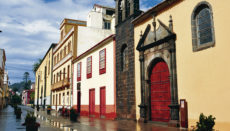 Die Straße, eine beliebte Fußgängerzone in La Laguna, ist von historischen Fassaden gesäumt. Foto: wb
