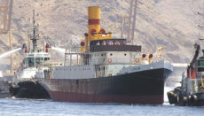 Nach 22 Jahren im Trockendock wurde das Schiff aus dem Jahr 1912 am 14. Juni 2008 in den Hafen von Santa Cruz de Tenerife geschleppt. Foto: EFE