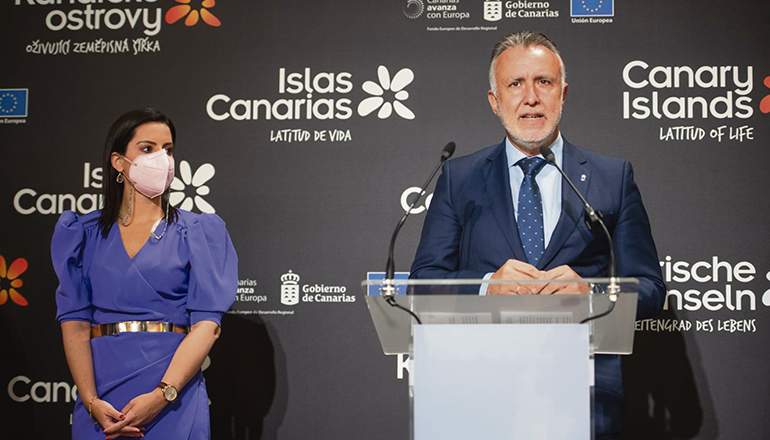 Der kanarische Präsident Ángel Víctor Torres eröffnete zusammen mit der Leiterin des Tourismusressorts, Yaiza Castilla, den Messestand der Inseln. Foto: Noticia