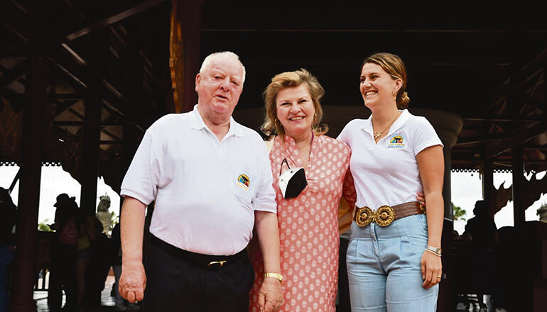 Drei Generationen: Loro Parque Gründer und Präsident Wolfgang Kiessling mit Tochter Isabell und Enkeltochter Cybell, die nun auch in das Management des Parks eingestiegen ist Foto: Moisés Pérez