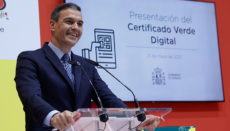 Sánchez stellte auf der Fitur das „Certificado Verde Digital“ (digitaler grüner Nachweis) vor, das ab 1. Juli gültig ist. Foto: EFE