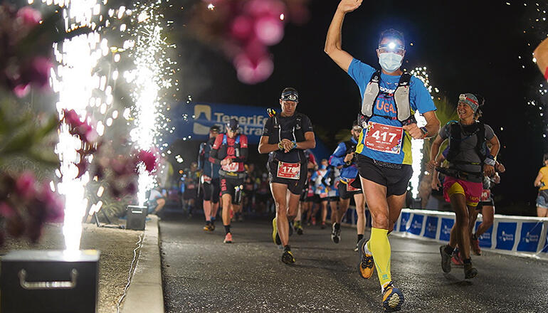 Start des 105 km langen Ultra-Laufs in Playa Fañabé