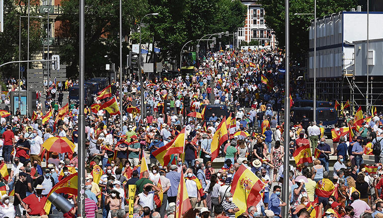 Vox rief zur Protestkundgebung auf der Plaza de Colón auf und Tausende kamen. Foto: EFE