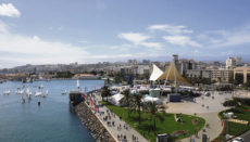 Die vorherigen Ausgaben der FIMAR fanden stets auf der Plaza de las Islas Canarias am Hafen von Las Palmas statt. Doch in diesem Jahr wurde die Messe wegen der sanitären Auflagen auf den Parkplatz an der Playa Las Alcaravaneras beim Sporthafen verlegt. Foto: Cabildo de Gran Canaria
