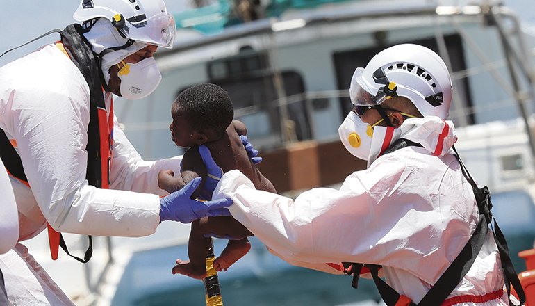 Am 20. Juni wurden 45 Personen südlich von Gran Canaria gerettet, darunter waren acht Kinder. Fotos: EFE