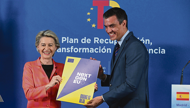 EU-Kommissionspräsidentin Ursula von der Leyen und der spanische Ministerpräsident Pedro Sánchez in Madrid Foto: efe