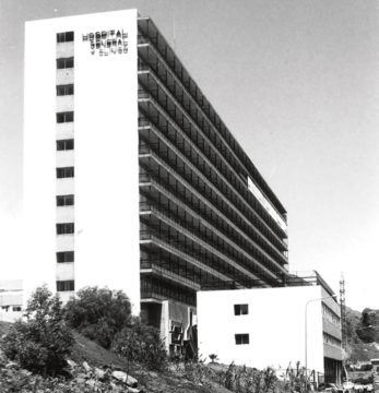 Das Universitätskrankenhaus gestern (1971) und heute, 50 Jahre später. Fotos: Gobierno de Canarias