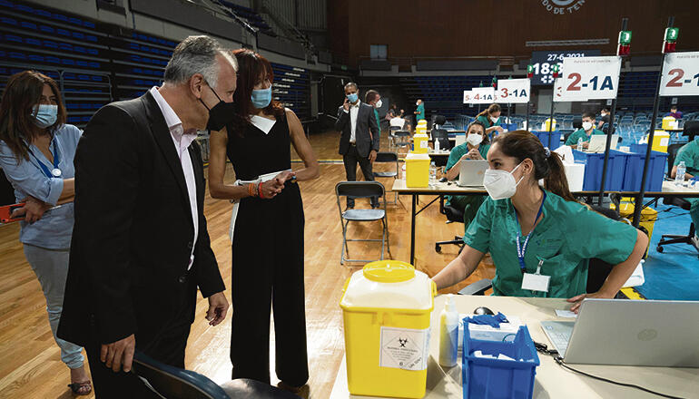 Das Massenimpfzentrum wurde in der Sporthalle Santiago Martín in La Laguna eingerichtet. Foto: efe